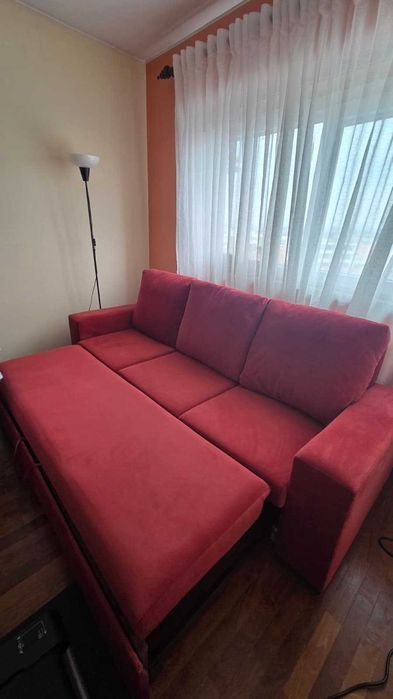 Sofá-cama em veludo vermelho - 3 lugares - Muito bom estado (Porto/Matosinhos)
