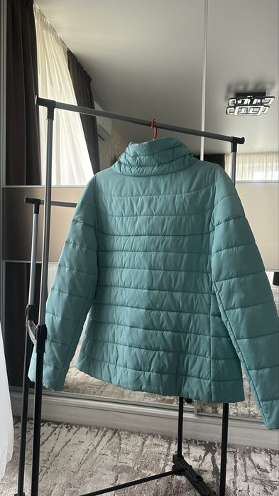 Продам  женскую куртку 48р.
