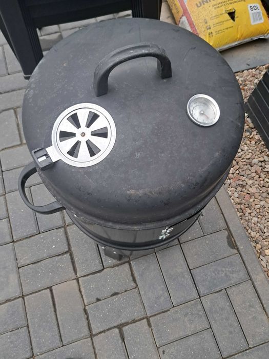 Oddam grill węglowy