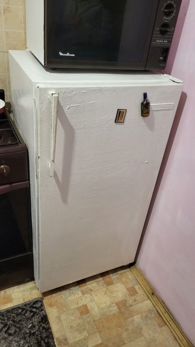 Терміново ПродаєтьсяРобочий ХолодильникЦіна600грн.Ряшівська,Патона,Ках