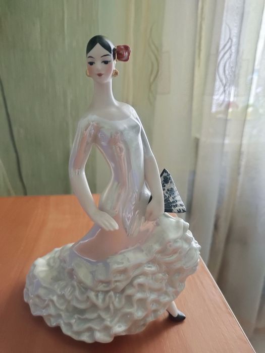 Фарфоровая статуэтка Кар-мэн