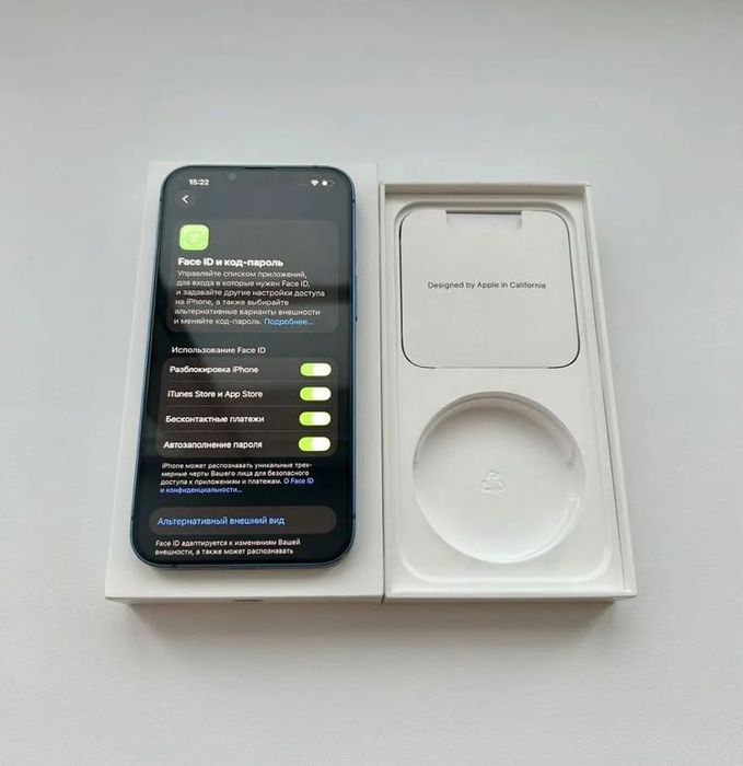 Продам iPhone 13 синій