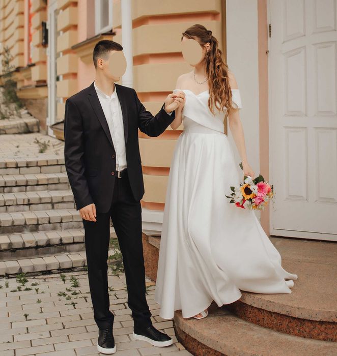 Неймовірно гарна весільна сукня