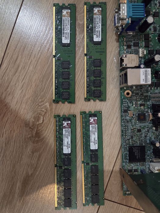 Zestaw serwerowy Intel S3200SH + Xeon? + 4GB RAM + 5x Kieszeń HDD
