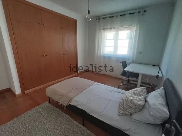 Quarto novo em moradia com jardim | Lisboa Metro da Encarnação | Despesas incluídas