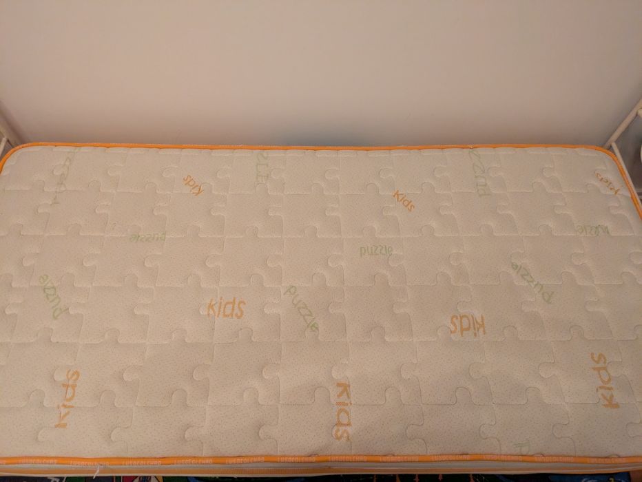 Cama de ferro solteiro com colchão