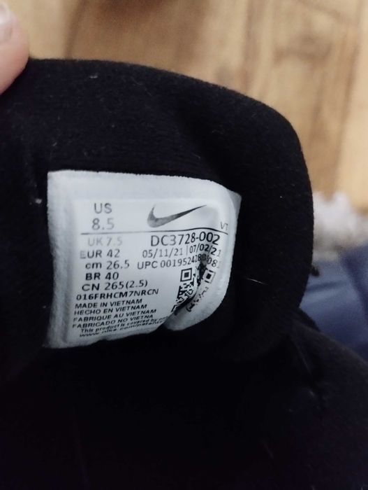 Sapatilhas Nike Revolution 6 Pretas c/ Dourado 42