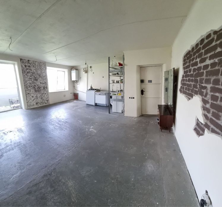 Продаж двохкімнатної квартири на бл. Замості