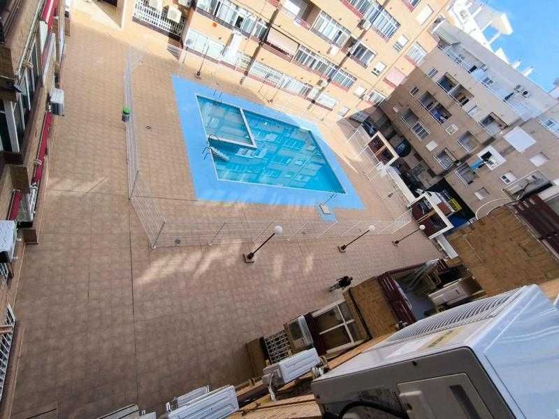Studio po remoncie, balkon, baseny – Torrevieja