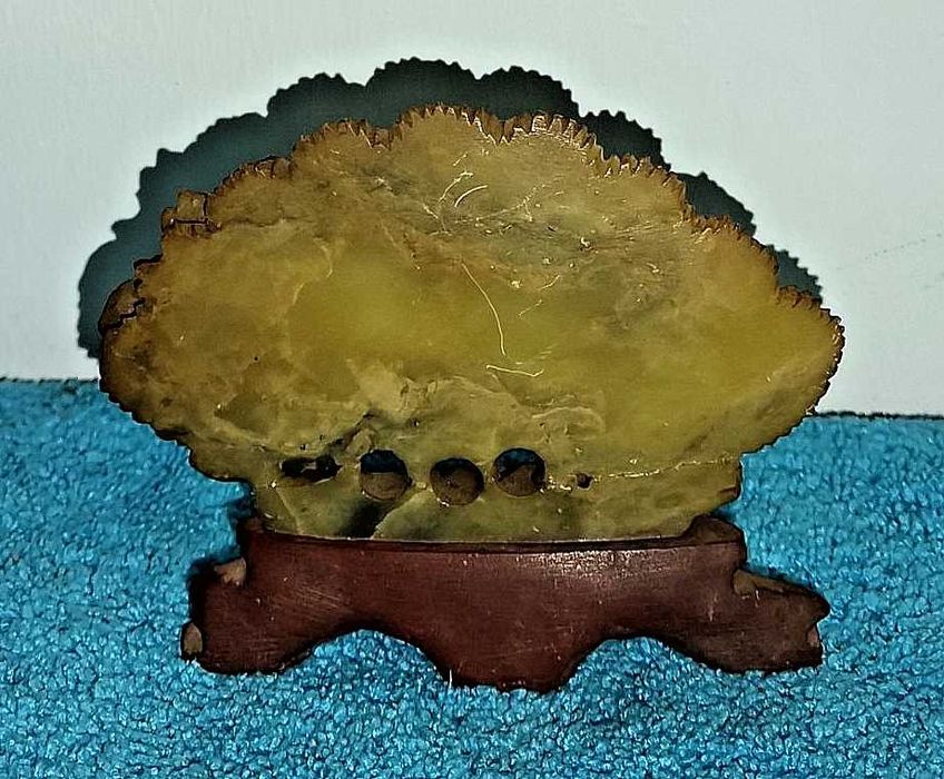 Bonita escultura de pavão em pedra-sabão