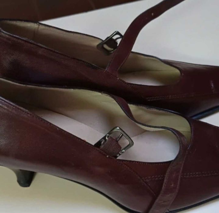 Sapatos castanhos, super elegantes  AltaClasse