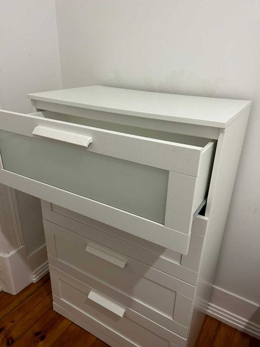Cómoda IKEA Brimnes 4 Gavetas | Branca/Vidro Fosco