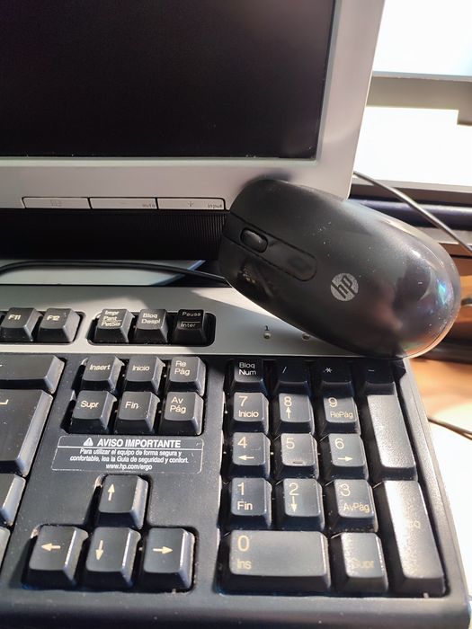 Monitor PC e teclado + rato HP