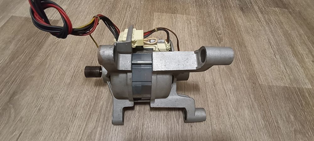 Двигатель к стиральной машине Аriston