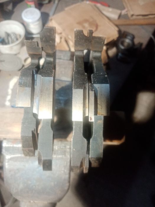 Продам фрези. б/в.ціна договірна.