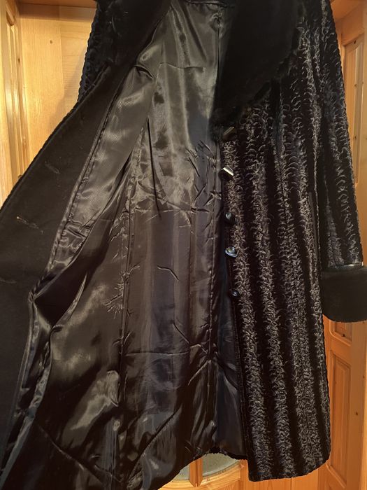 Зимове пальто з каракуля