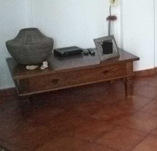 Mesa de apoio, robusta, em madeira maciça