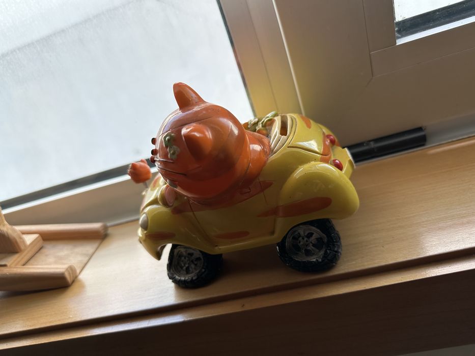 Mealheiro carro com gato decoração