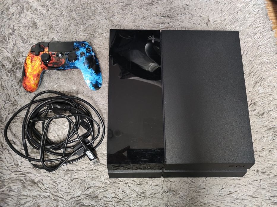 Konsola PlayStation 4 PS4 500GB z padem i okablowaniem