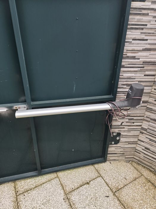 Portão de batente em ferro galvanizado