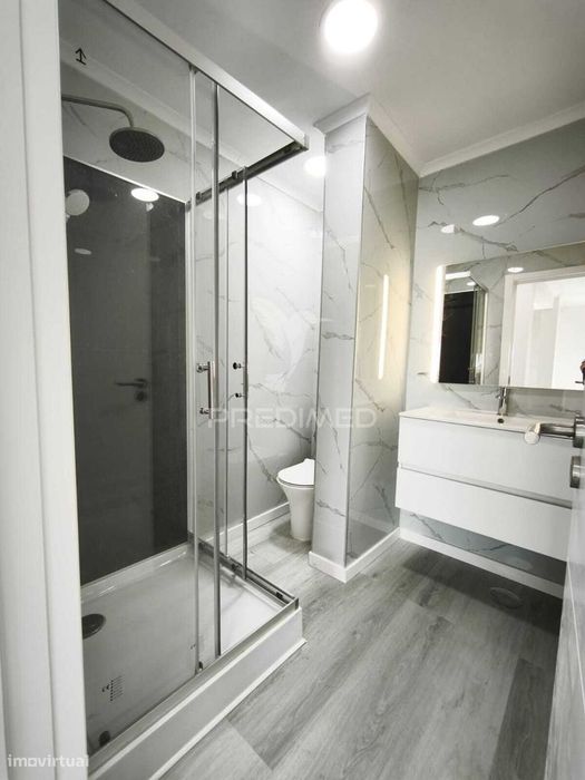 Apartamento T2 Remodelado com Arrecadação e Vista Rio – Setúbal