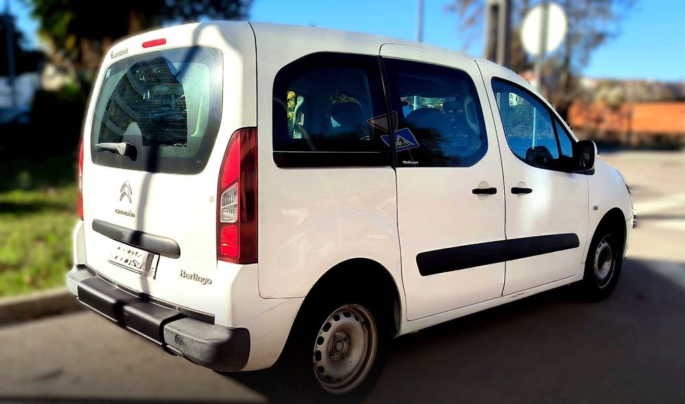 Berlingo Adaptada | 4 Lugares + Cadeira Rodas | TPMR | Garantia