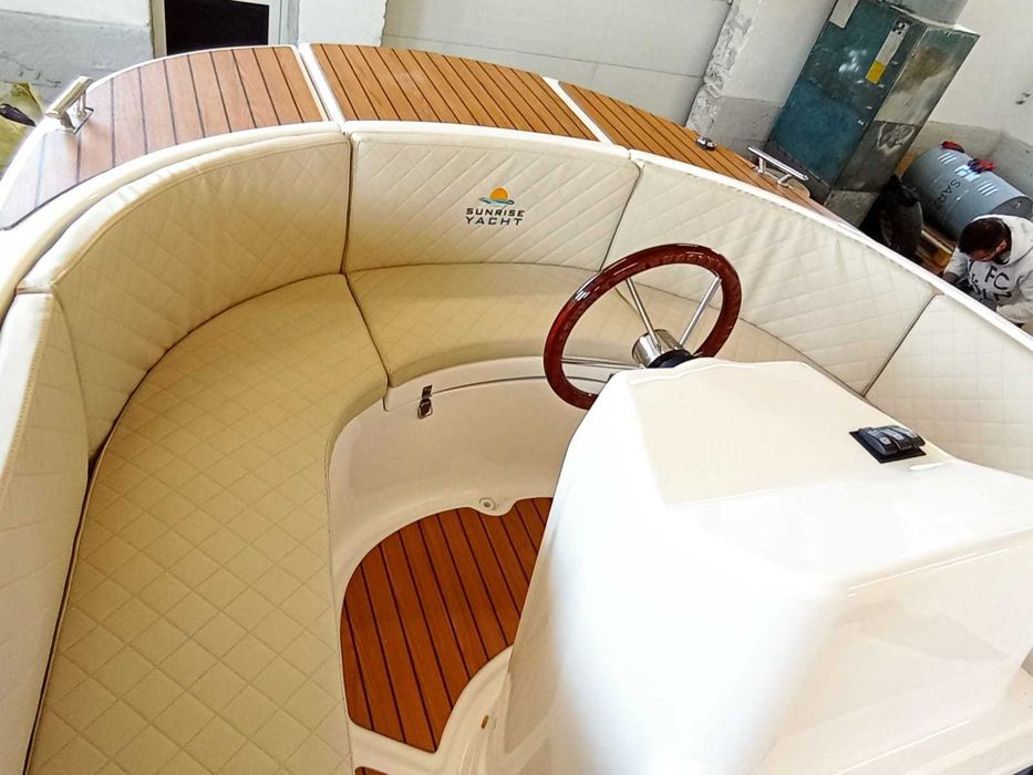 Nowa łódź: Sunrise 700 Tender - 7,00m / 8os - od boatcenter.pl