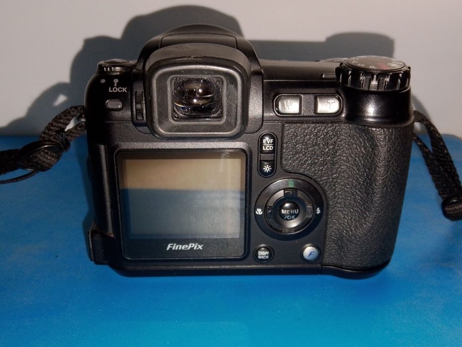 Фотоаппарат зум-компакт  Fujifilm finepix s5600