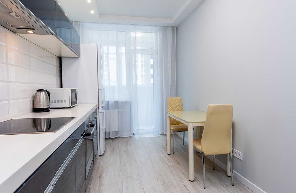 Київ, оренда на добу. При відключенні світла - ліфти працюють, вода є.