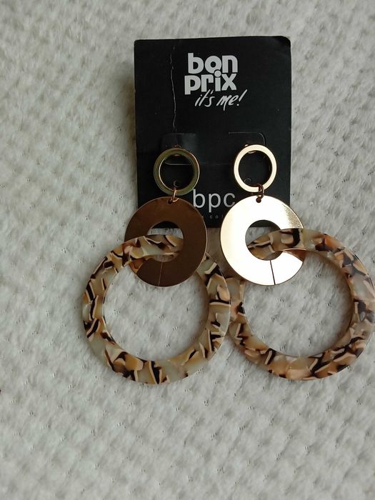 Ciekawa biżuteria i kolczyki damskie