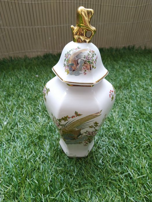 Peça decorativa em porcelana