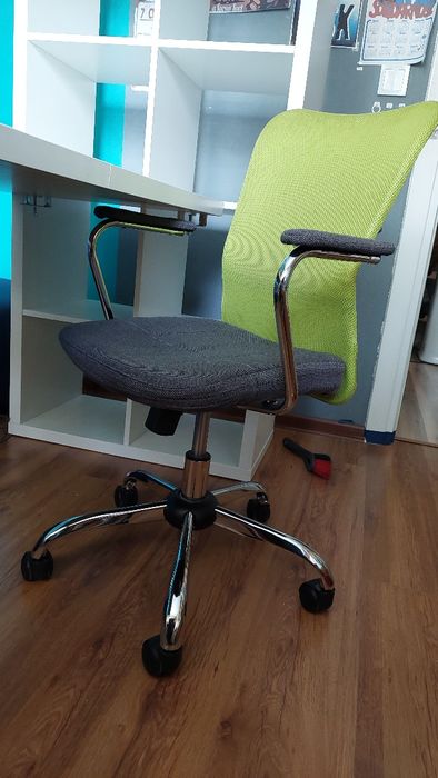 Biurko ikea z fotelem