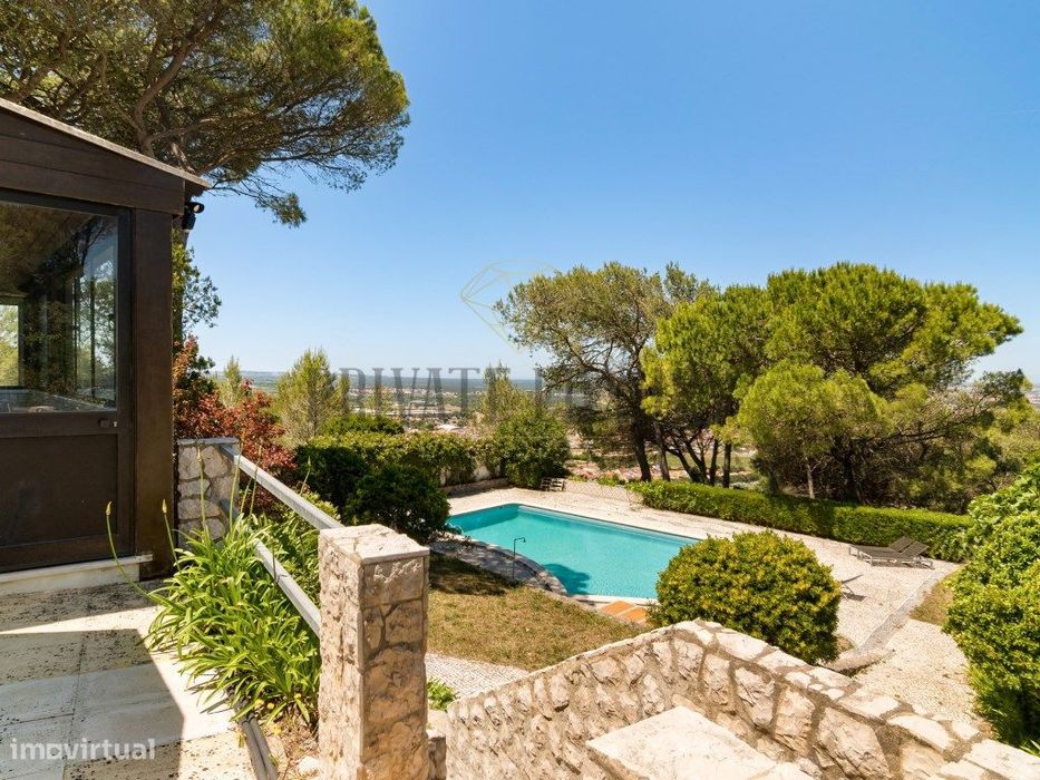 Moradia T7 com vista mar e piscina na Serra da Arrábida