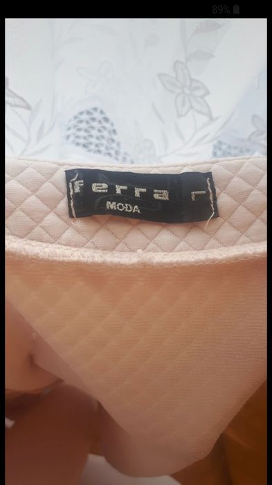 Elegacka, pudrowo-różowa narzutka damska