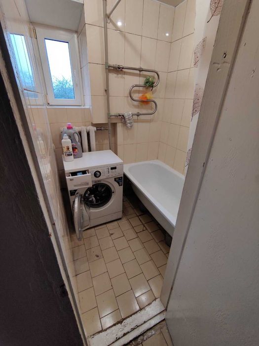 Продається кімната в гуртожитку.