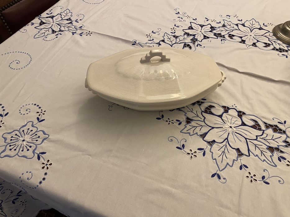 Terrina em louça antiga