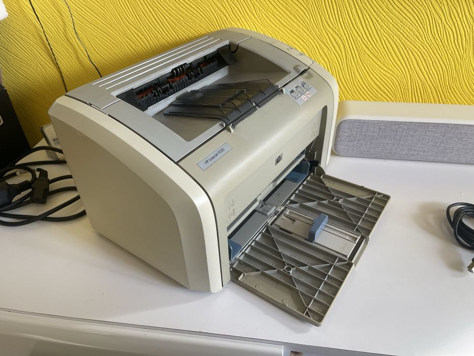 HP LaserJet 1020 лазерний принтер робочий