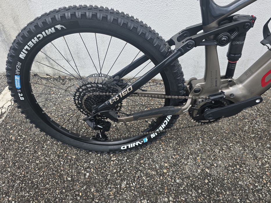Bicicleta eletrica carbono com motor bosch