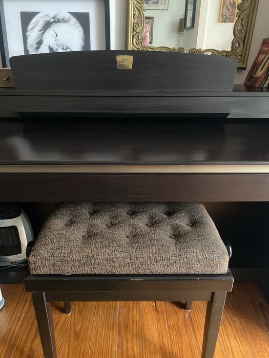 Yamaha Clavinova CLP 330