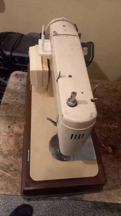 Maszyna do szycia Łucznik 451