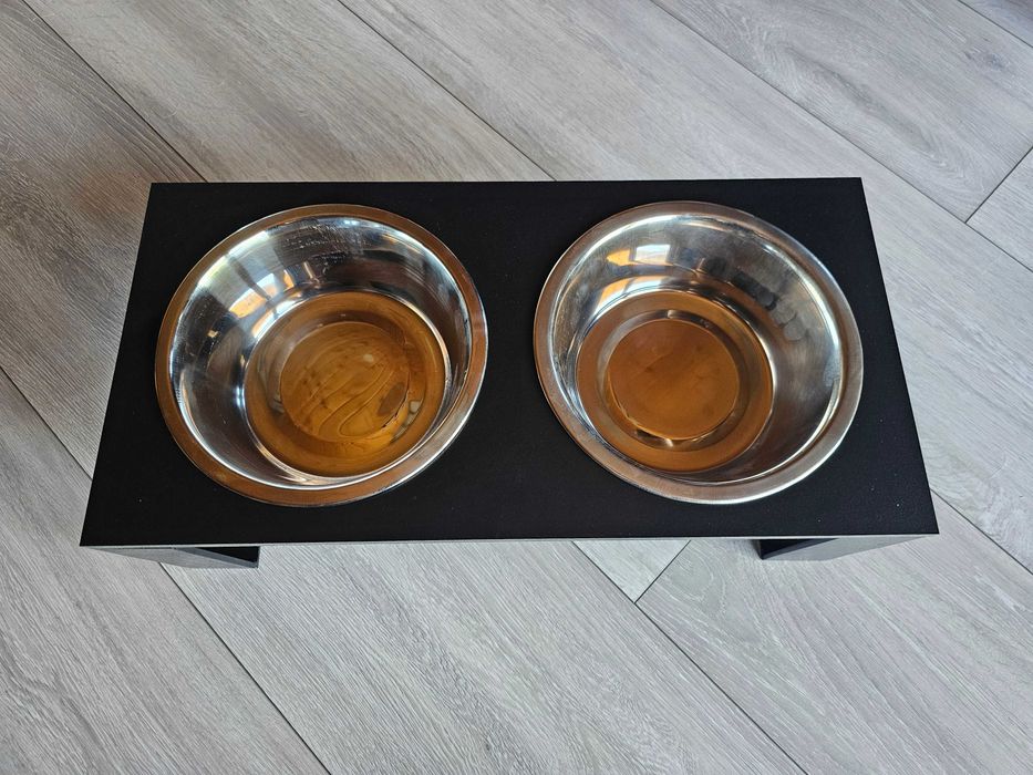 Spraw Swojemu Psu Radość: Trwały Stojak na Miski ze Stali i Pleksi!