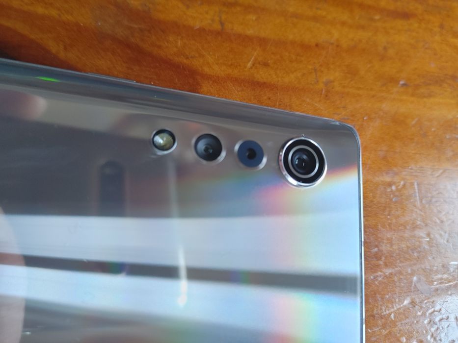 LG Velvet 8/128, вживаний, Корея, +2 бампера, зарядка, кабель.