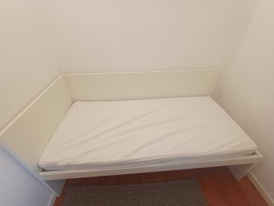 cama solteiro IKEA com estrado  s/ colchão