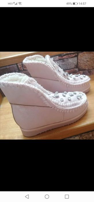 Vendo botins rosa forrados a pêlo (NOVOS)
