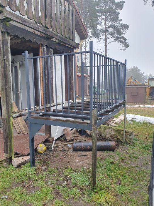 Balkon stalowy taras z balustrada grafit