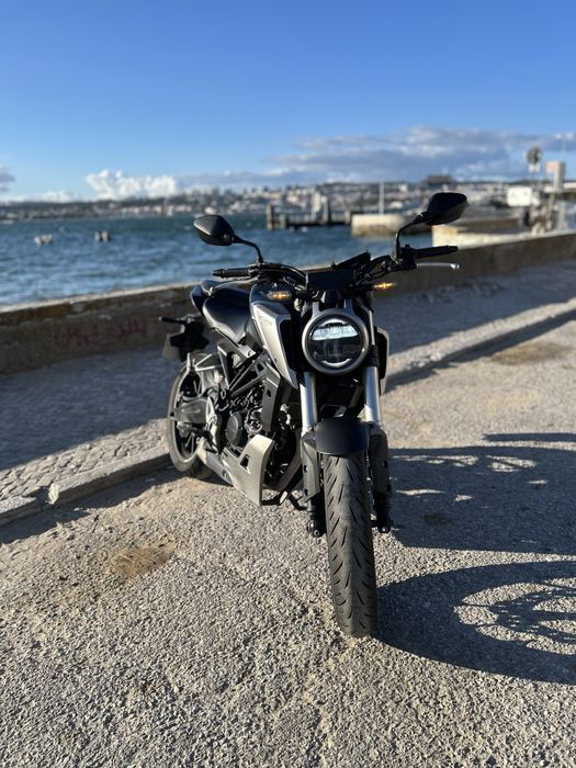 Honda CB 125r.
