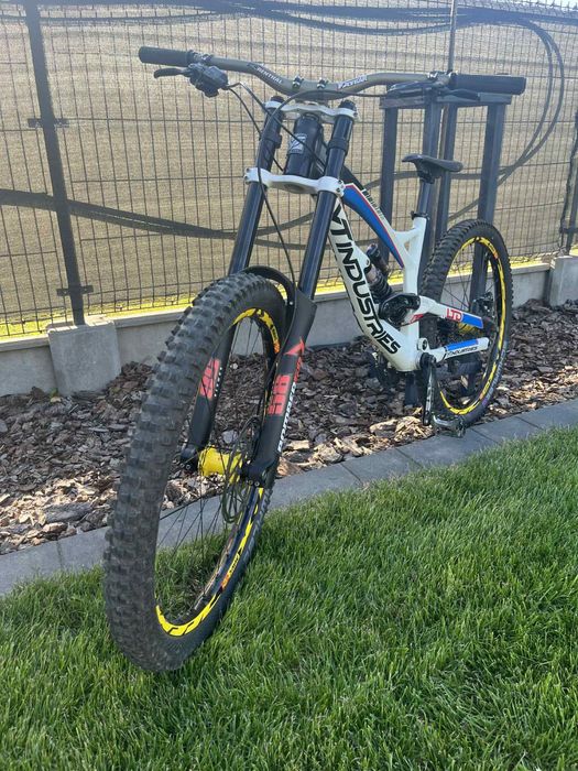 YT Industries Tues DH -rower downhill/full