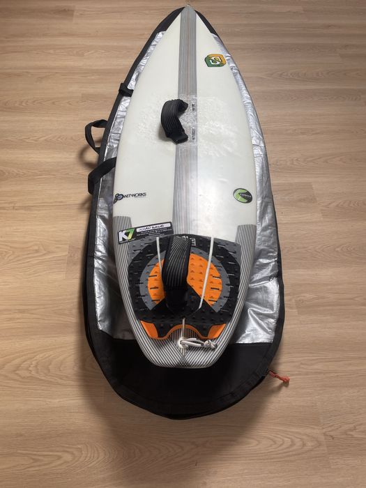 Prancha Kite Kitesurf shaper Secco 5'10'' + deck + alças + capa + quil