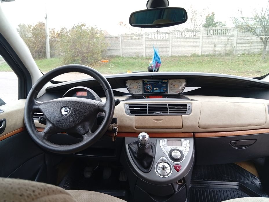 продам минивэн Lancia