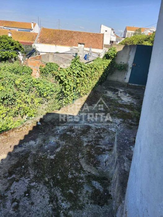 Oportunidade única de investimento 3 imóveis 1 Loja e terreno